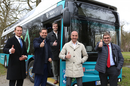 Die erste gemeinsame Fahrt mit einem Wasserstoffbus scheint auf allgemeine Zustimmung zu treffen.