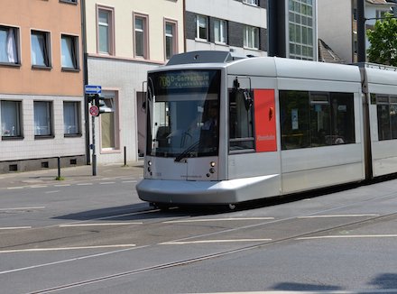 In Nordrhein-Westfalen soll der ÖPNV dank einer Förderung des Verkehrsministeriums auf emissionsarme Antriebe umgestellt werden.