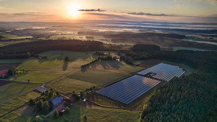In Villingen-Schwenningen ist jetzt der erste Solarpark mit Batteriespeicher in Baden-Württemberg in Betrieb gegangen.