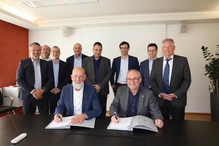 Unterzeichnung der Absichtserklärung.