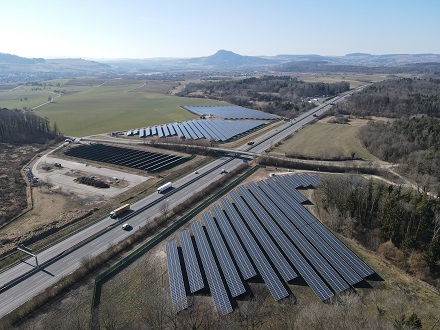 EnBW weiht Solarpark Rumisbohl an der A81 in Mühlhausen-Ehingen ein.