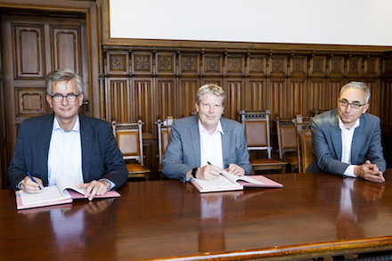 Unterzeichnung des Konzessionsvertrags für die Errichtung von Ladesäulen in Braunschweig.