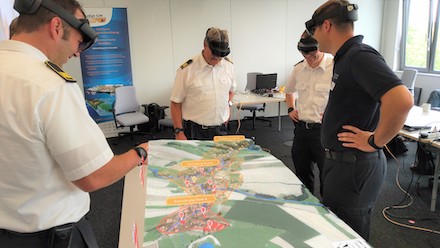 Projekt oKat-SIM: Führungskräfte der Feuerwehr Leverkusen testen 3D-Simulation.
