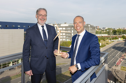 Windenergie-Projekte wollen Johannes Röken, Geschäftsführer der Stadtwerke Dülmen, und Sebastian Jurczyk, Geschäftsführer Stadtwerke Münster, gemeinsam voranbringen.