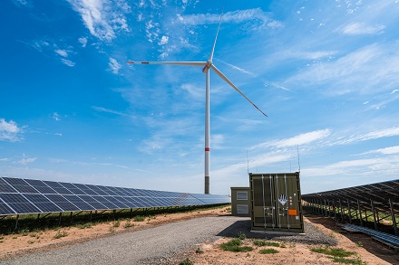 Im rheinland-pfälzischen Wahlheim hat ABO Wind 2022 ein Hybridprojekt aus Solaranlage und Batteriespeicher errichtet.
