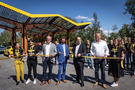 Fastned eröffnet Vorzeigeladepark bei Bochum.
