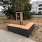 Neu-Isenburg testet eine als Sitzbank getarnte, intelligente Bewässerungslösung für Jungbäume.