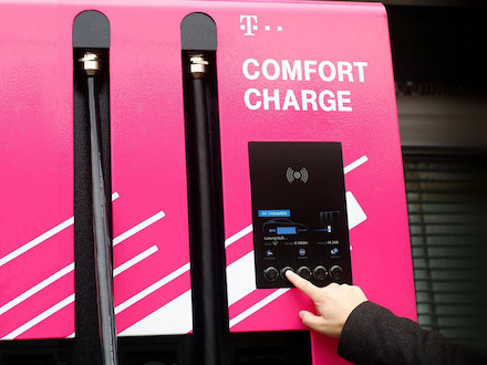 Ambika, das erste Komplettpaket für E-Charging, kommt bereits an rund 160 Comfort-Charge-Ladepunkten in Deutschland zum Einsatz.