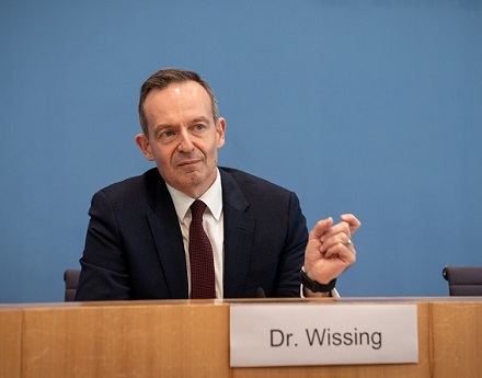 Bundesverkehrsminister Volker Wissing hat 68 Maßnahmen zum beschleunigten Ausbau der Lade-Infrastruktur vorgestellt.