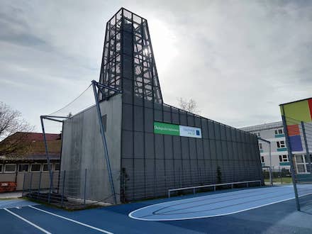 Ein wesentlicher Bestandteil der aktuellen Wärme-Landschaft in Friedrichshafen: die neue Energiezentrale neben dem Graf-Zeppelin-Gymnasium, über die das Wärmenetz Nordstadt versorgt wird.