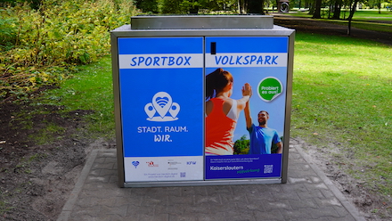 Die smarte Sportbox im Kaiserslauterer Volkspark lässt sich via App nutzen. 