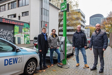 In Dortmund können nun an 320 Straßenlaternen E-Fahrzeuge mit grünem Strom geladen werden.