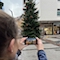 Kaiserslautern: Per Augmented Reality lässt sich erleben, wie die Tanne in der Fackelstraße vom Weihnachtsmann festlich geschmückt wird.