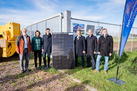 Freiburg: Vorstellung des Pilotprojekts zur Solar-Radwegüberdachung. 