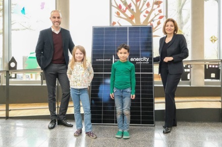 Vorstellung der neuen PV-Anlagen in der Grundschule Am Welfenplatz.