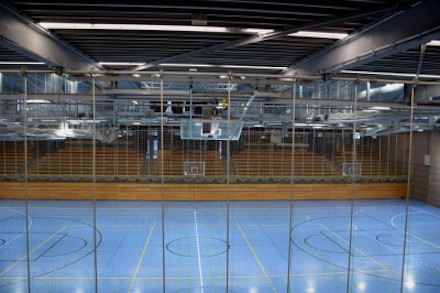 Für ihre neue Beleuchtungstechnik hat die Lübecker Hansehalle Mitte November den LichtPreis 2022 in der Kategorie Sportstätten erhalten.