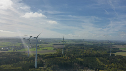 Seit 2013 liefert der Windpark in Beltheim zuverlässig grünen Strom für 9.500 Haushalte.