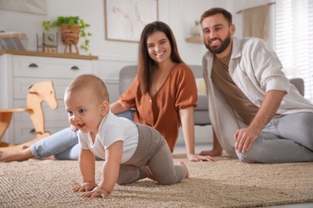 Eltern wünschen sich digitaleren Zugang zu Familienleistungen.