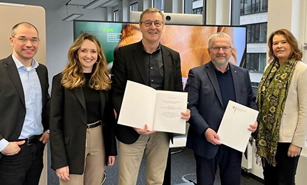 Mit der Unterzeichnung einer Kooperationsvereinbarung zwischen BMI und KMK geht das Projekt „Zeugnisbewertung Digital“ in die Umsetzungsphase.