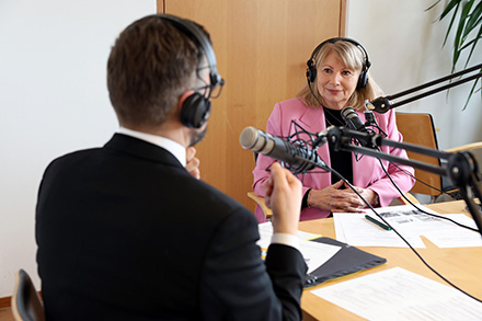 Sachsen: Sozialministerin Petra Köpping und Wirtschaftsminister Martin Dulig haben den gemeinsamen Podcast „Die A-Seite“ gestartet.