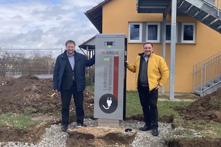 In Weitlingen steht jetzt eine neue, öffentliche Ladestation bereit.