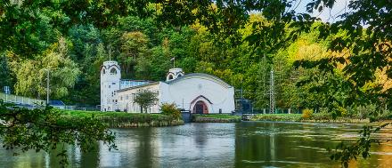 Traditionelle Standorte wie das Jugendstil-Kraftwerk Heimbach können bis heute wertvolle Energie aus Wasserkraft liefern.