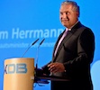 Festakt in München: Bayerns Innenminister Joachim Herrmann lobt die AKDB. (Foto: AKDB)