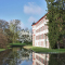 Das Rathaus der Gemeinde Angelbachtal im Wasserschloss mitten im Schlosspark.