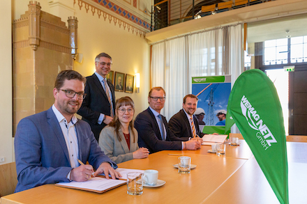 Unterzeichnung des Konzessionsvertrags für Strom im Wittenburger Rathaus.