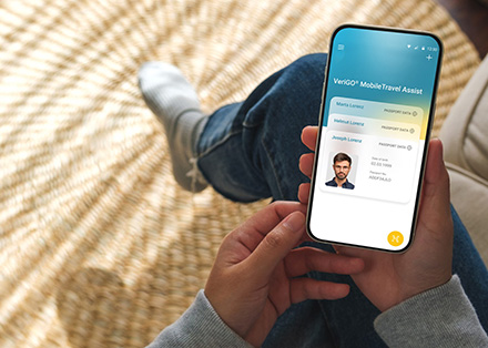 Eine App, die Daten des elektronischen Reisepasses auf Smartphones überträgt, soll Reisen einfacher und Online-Geschäfte sicherer machen.