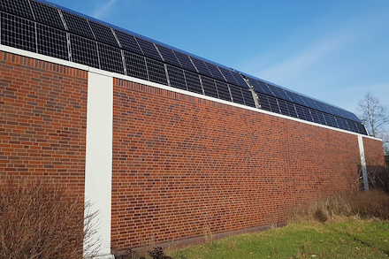 Solaranlage der Berliner Stadtwerke auf der John-F.-Kennedy-Schule in Zehlendorf.