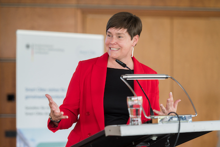Rostocks Oberbürgermeisterin Eva-Maria Kröger eröffnet die neunte  Regionalkonferenz der Modellprojekte Smart Cities in der Ostseeregion.