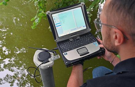 Stadt Bochum überwacht Wasserqualität in Teichen mittels moderner Sensortechnologie. 