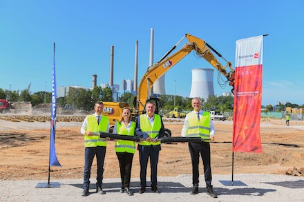 Auf dem Gelände der ehemaligen Großauheim-Kaserne in Hanau entsteht das Gemeinschaftskraftwerk der Stadtwerke Hanau und Mainova.