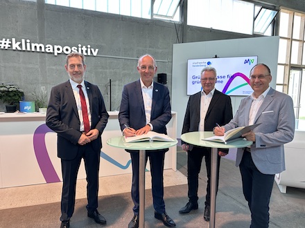 Vertrag unterzeichnet: Die Stadtwerke Heidelberg und MVV Energie wollen ihre langjährige Zusammenarbeit bei der Wärmeversorgung intensivieren.*