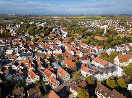 In der Stadt Ditzingen wird ein kommunales Wärmenetz errichtet.