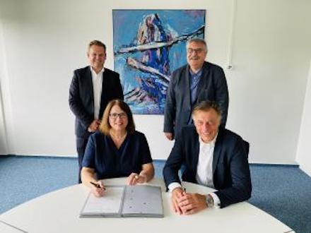 Vertragsunterzeichnung zur Gründung der neuen Gesellschaft Stadtwerke Wesel Service und Energie.