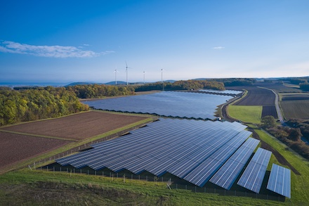 Solarpark Theinfeld erbringt wirtschaftlichen und ökologischen Nutzen. 