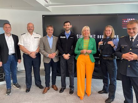 Hessens Digitalministerin zu Besuch im Innovation Hub 110.