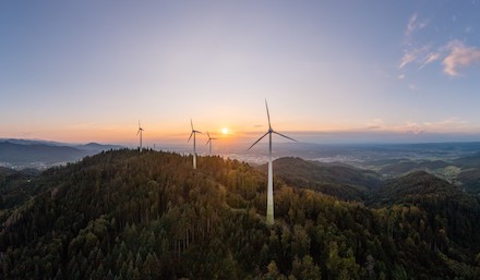 Beispiel für zukünftige Projekte: Windkraftanlage der badenova auf dem Roßkopf.