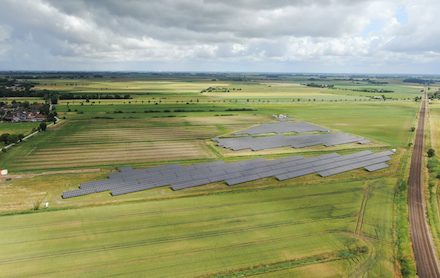 Der Solarpark der EGIS eG in Lehe erzeugt im Jahr rund 3,5 Millionen Kilowattstunden Strom.