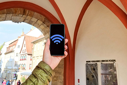 Um Menschenansammlungen besser zu vermeiden, will Bamberg ein digitales Besucherleitsystem installieren. Im Rahmen einer Vorstudie wurden erste Sensoren installiert.