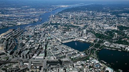 Luftbild der Stadt Hamburg.