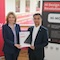 Schlossen eine PV-Kooperation im Endkundenmarkt.: enercity-CEO Susanna Zapreva und Nick Wang, Vizepräsident von LONGi DG in Europa. 