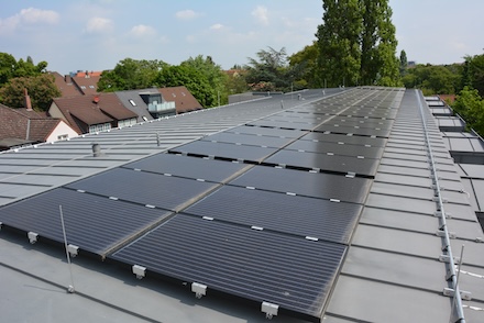 Photovoltaikanlage auf dem Gesundheitsamt der Region Hannover.