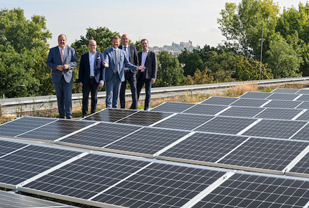 Erste Photovoltaikanlage im Zuge der städtischen PV-Strategie auf dem Neubau der Feuerwache 1.