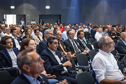 Im Fokus des 24. ÖV-Symposiums NRW standen drängende Aufgaben der Digitalisierung sowie erfolgreiche Digitalisierungsprojekte aus Kommunal- und Landesverwaltungen. 
