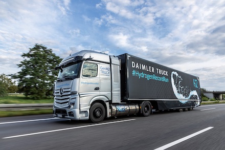 Wasserstoff-Lkw von Daimler Truck kann ab 2025 in Hünfeld tanken.
