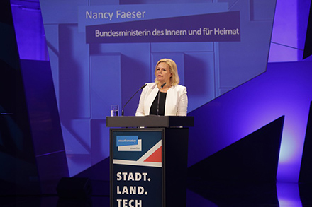 Nancy Faeser, Bundesministerin des Innern und für Heimat, hielt auf der Smart Country Convention 2023 die Keynote.