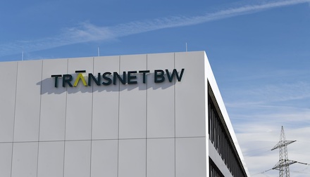 Die KfW kauft 24,95 Prozent der Anteile am Übertragungsnetzbetreiber TransnetBW von EnBW.